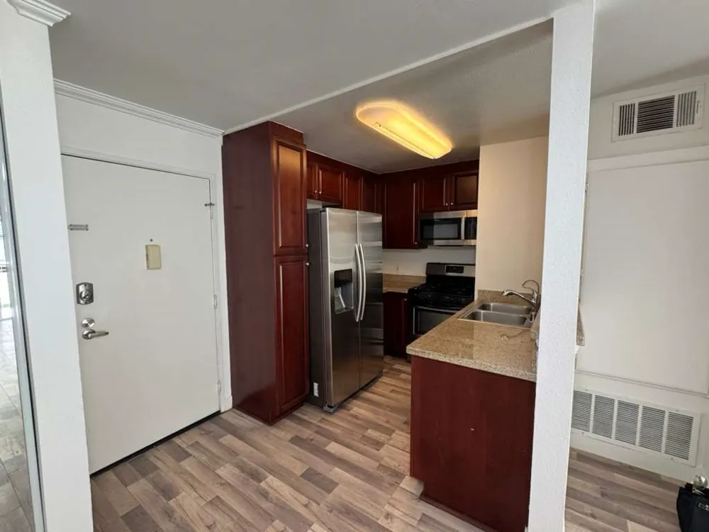 5550 Owensmouth #121 Woodland Hills, CA 91367