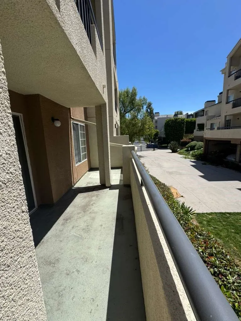 5550 Owensmouth #121 Woodland Hills, CA 91367
