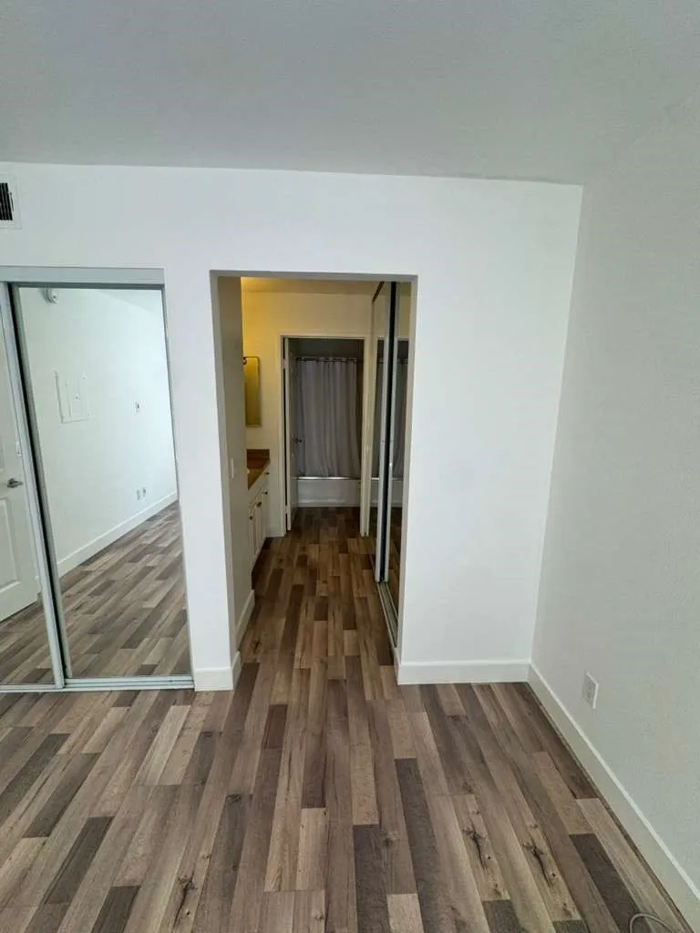5550 Owensmouth #121 Woodland Hills, CA 91367