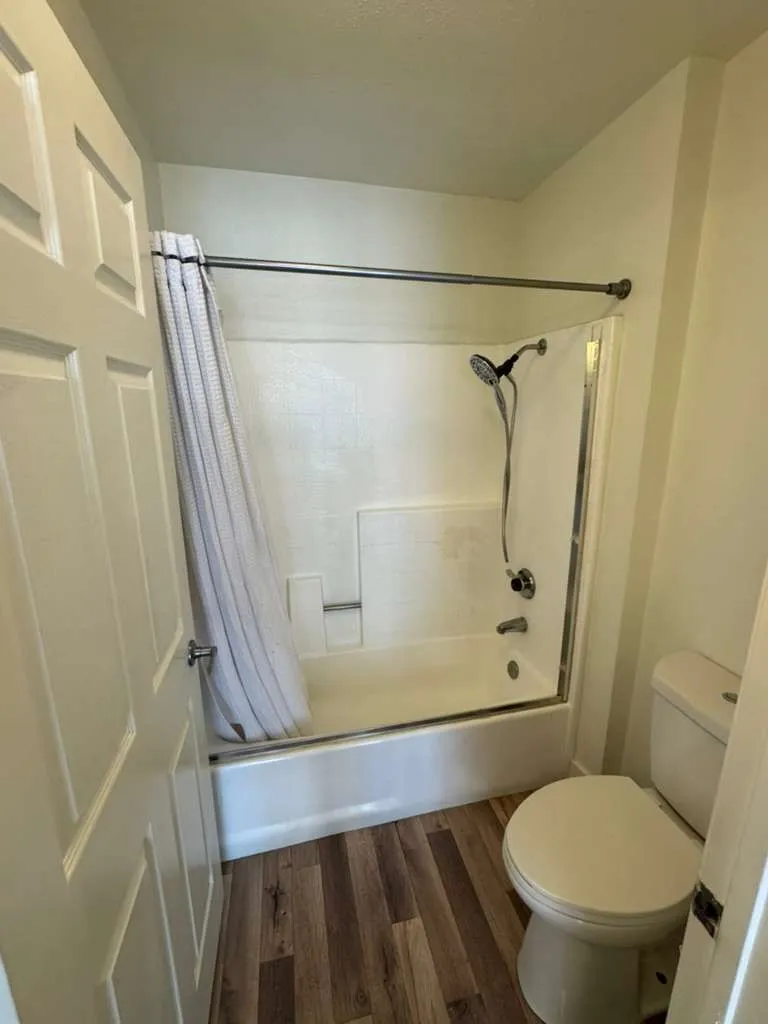 5550 Owensmouth #121 Woodland Hills, CA 91367