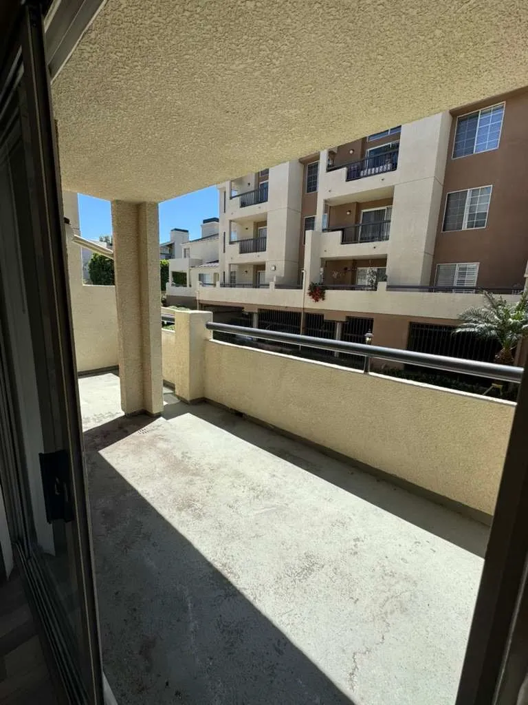 5550 Owensmouth #121 Woodland Hills, CA 91367