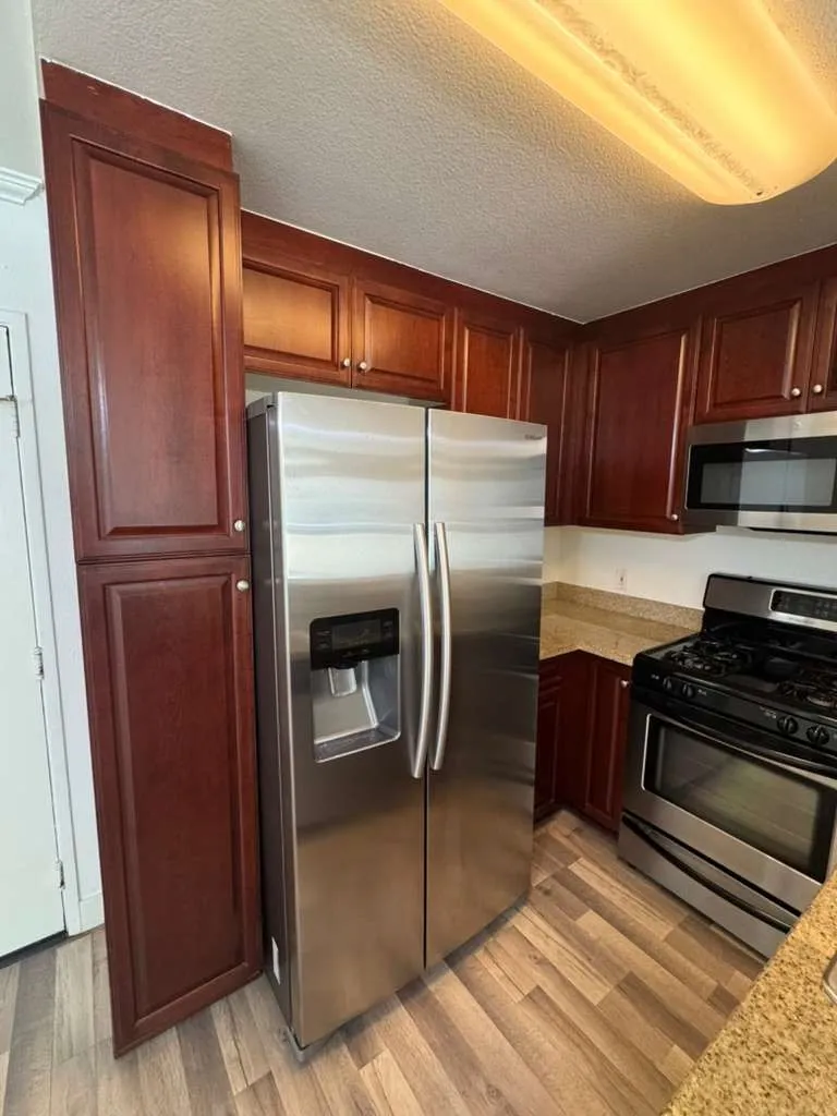 5550 Owensmouth #121 Woodland Hills, CA 91367