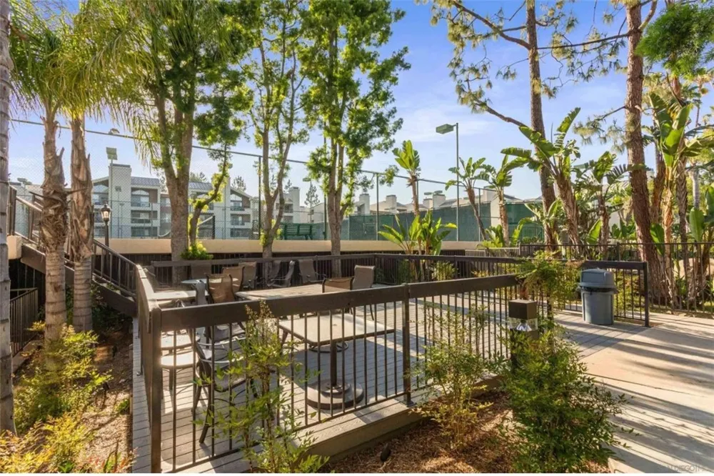 5550 Owensmouth #121 Woodland Hills, CA 91367