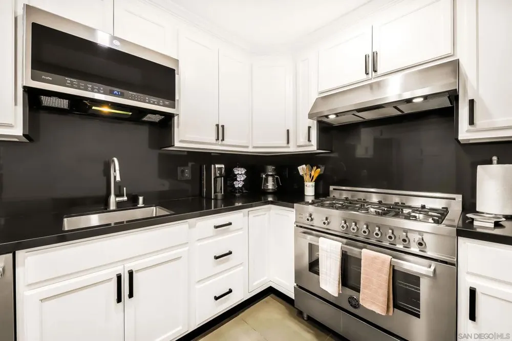 1380 Park #1/2 La Jolla, CA 92037