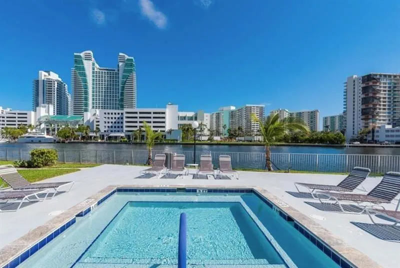200 Leslie Drive #626 Hallandale Beach, FL 33009