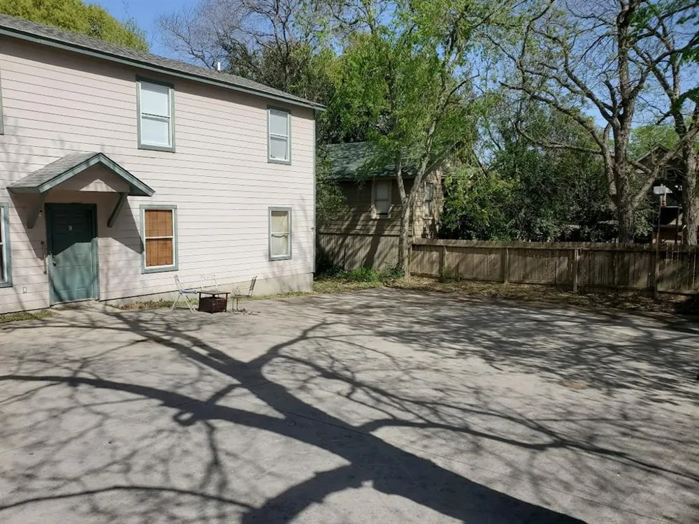 519 W Hutchison Street #C San Marcos, TX 78666