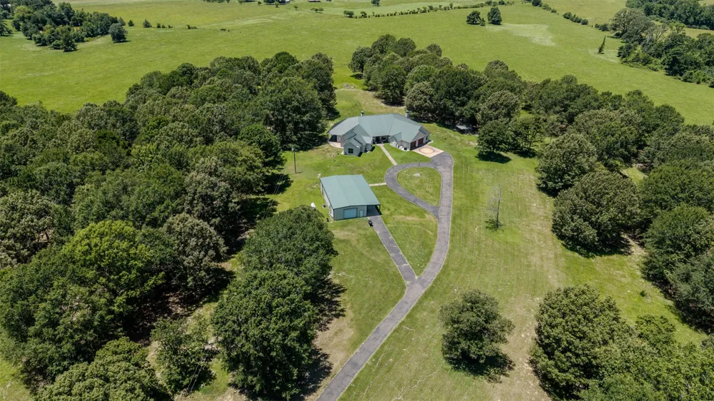 263 County Road 1602 Linden, TX 75562