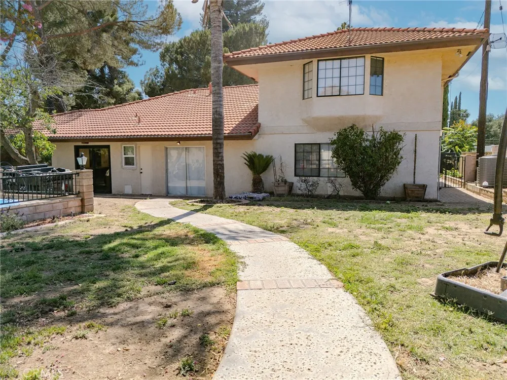 10410 Live Oak Cherry Valley, CA 92223