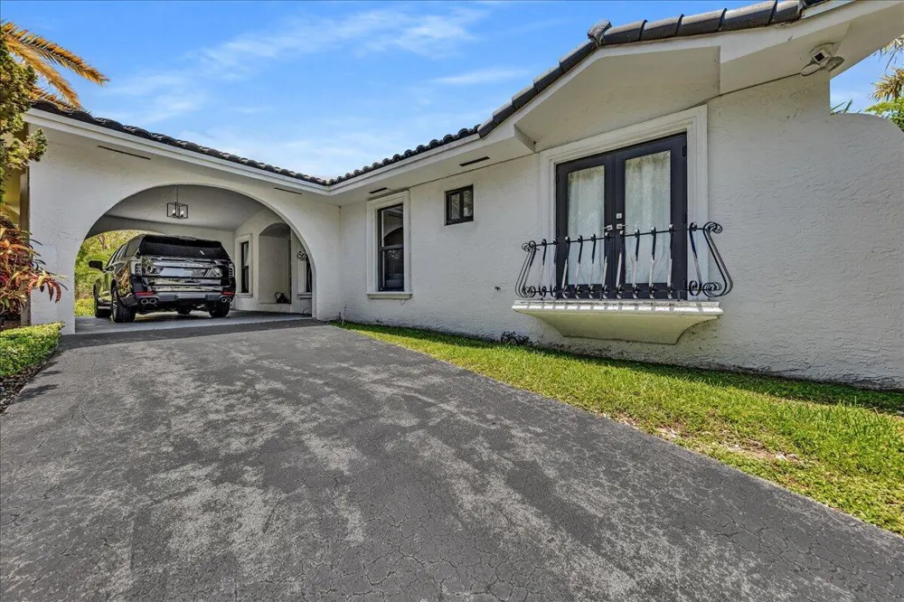 5901 SW 136th Street Pinecrest, FL 33156