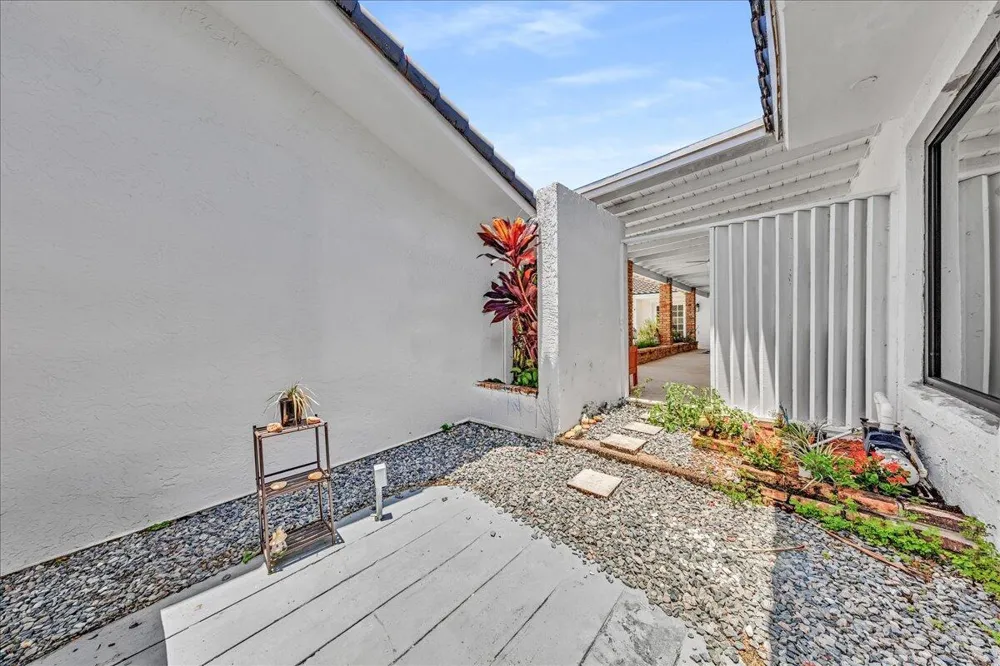 5901 SW 136th Street Pinecrest, FL 33156