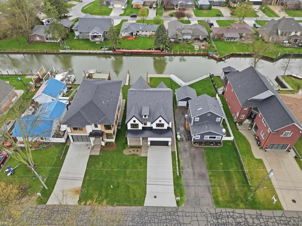 41225 Belvidere Street Harrison Charter Township, MI 48045