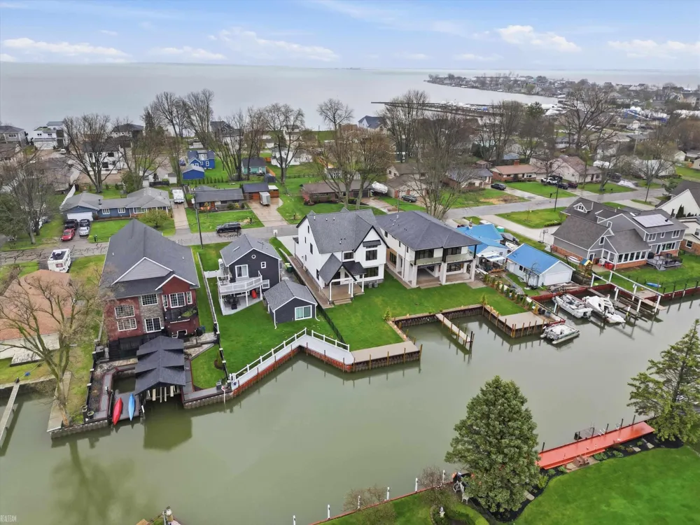 41225 Belvidere Street Harrison Charter Township, MI 48045