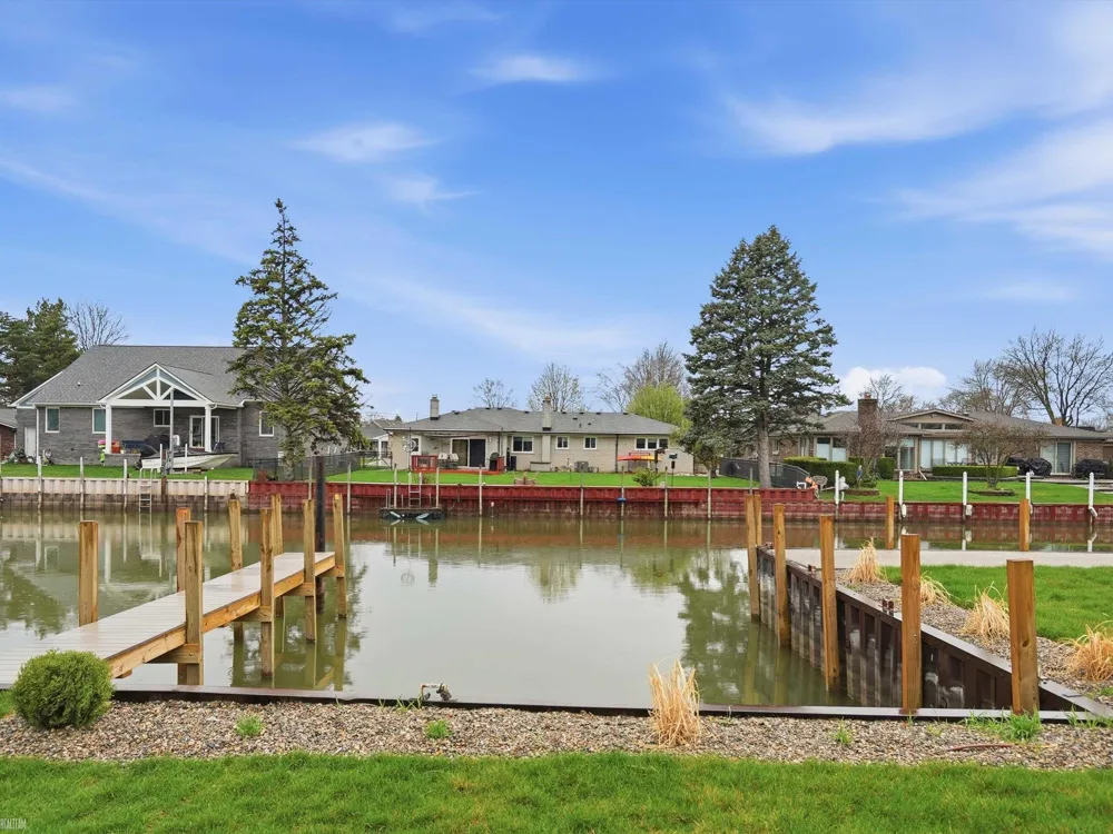 41225 Belvidere Street Harrison Charter Township, MI 48045
