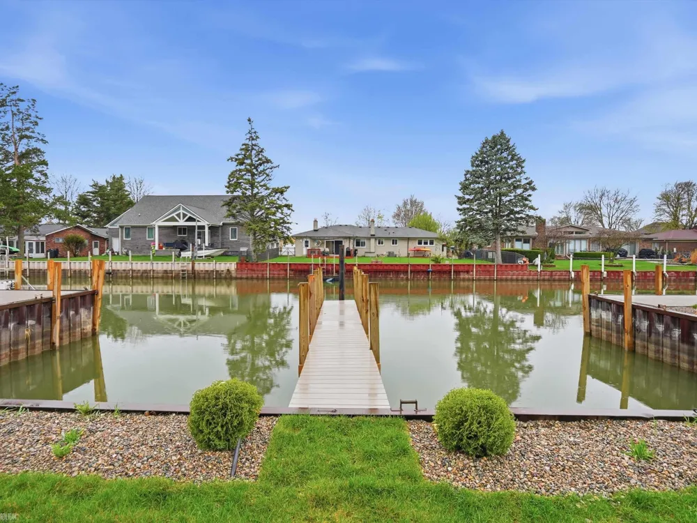 41225 Belvidere Street Harrison Charter Township, MI 48045