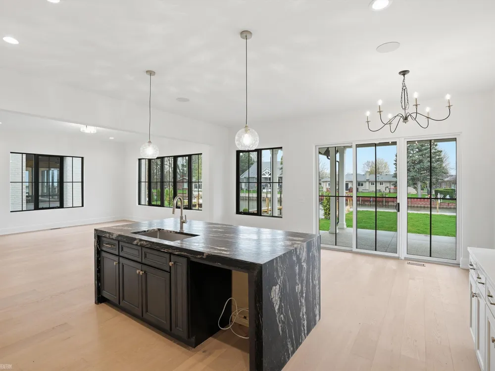 41225 Belvidere Street Harrison Charter Township, MI 48045