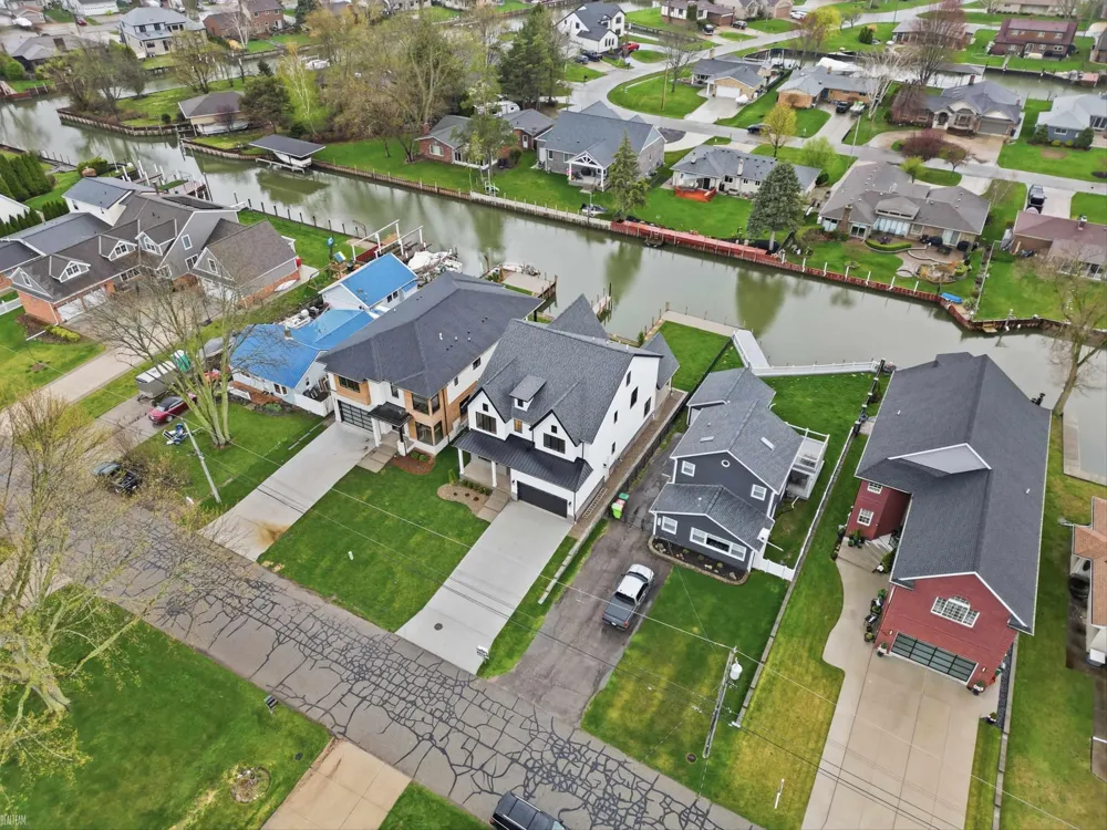 41225 Belvidere Street Harrison Charter Township, MI 48045