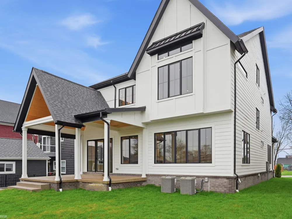 41225 Belvidere Street Harrison Charter Township, MI 48045