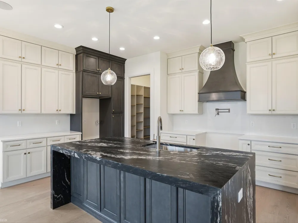 41225 Belvidere Street Harrison Charter Township, MI 48045