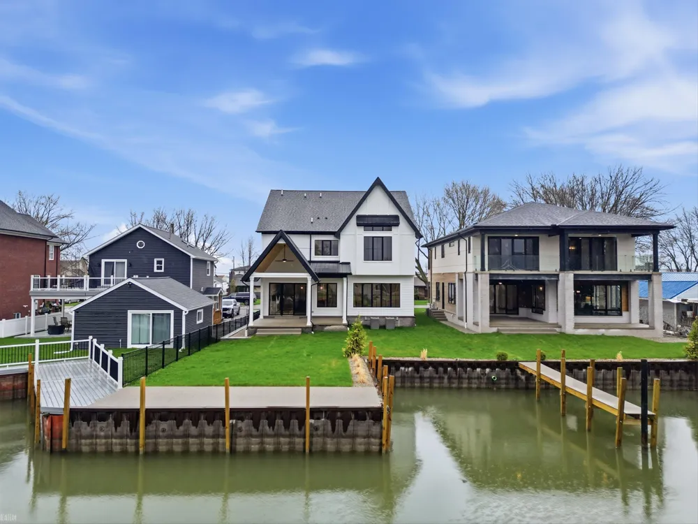 41225 Belvidere Street Harrison Charter Township, MI 48045