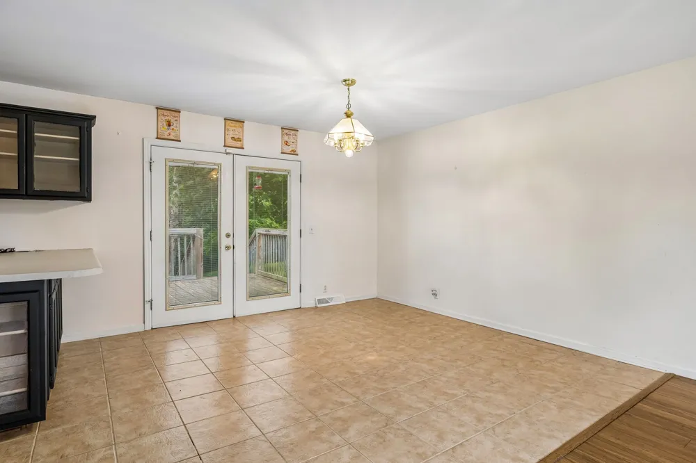 2009 Wolfe Rd White Bluff, TN 37187
