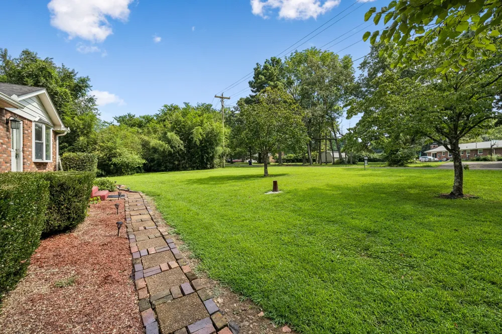 2009 Wolfe Rd White Bluff, TN 37187