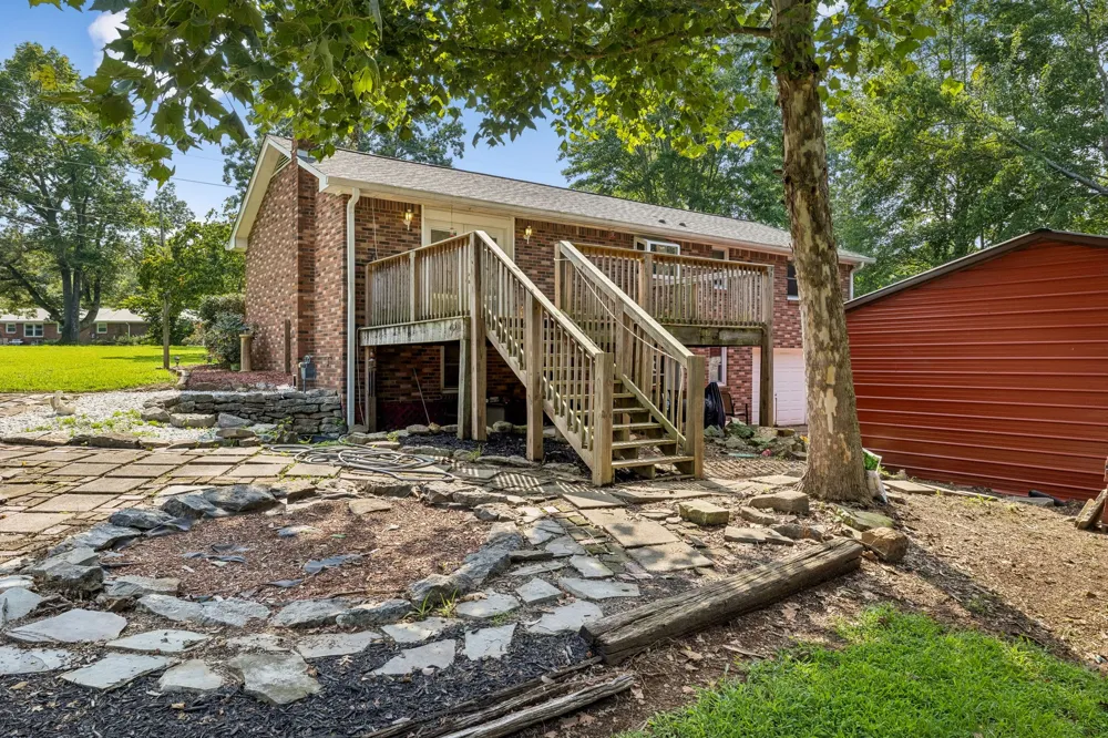 2009 Wolfe Rd White Bluff, TN 37187
