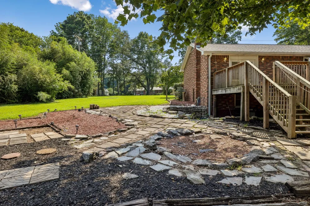 2009 Wolfe Rd White Bluff, TN 37187