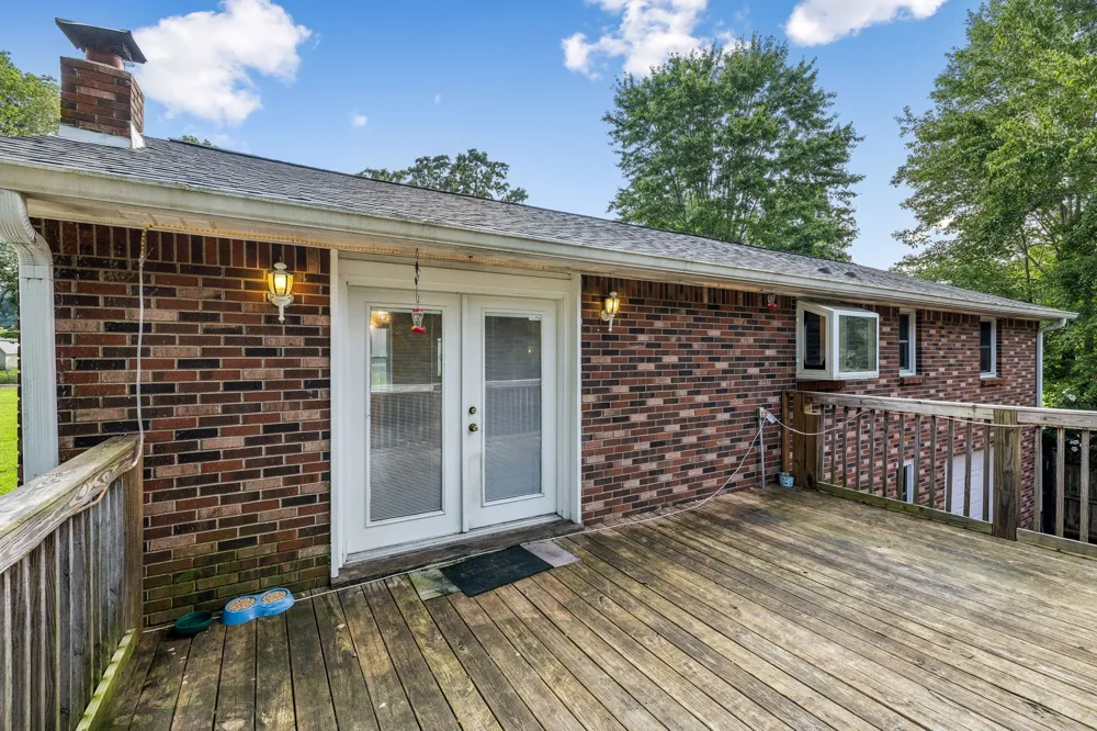 2009 Wolfe Rd White Bluff, TN 37187