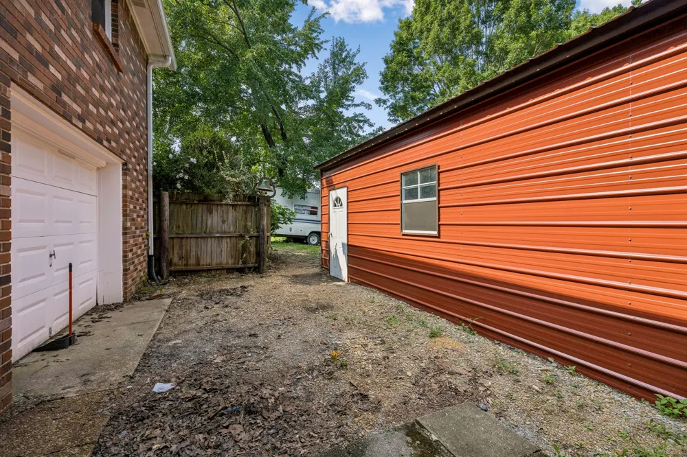 2009 Wolfe Rd White Bluff, TN 37187