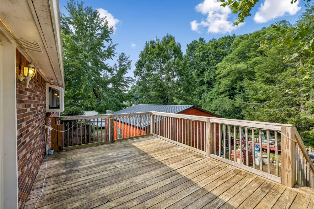 2009 Wolfe Rd White Bluff, TN 37187