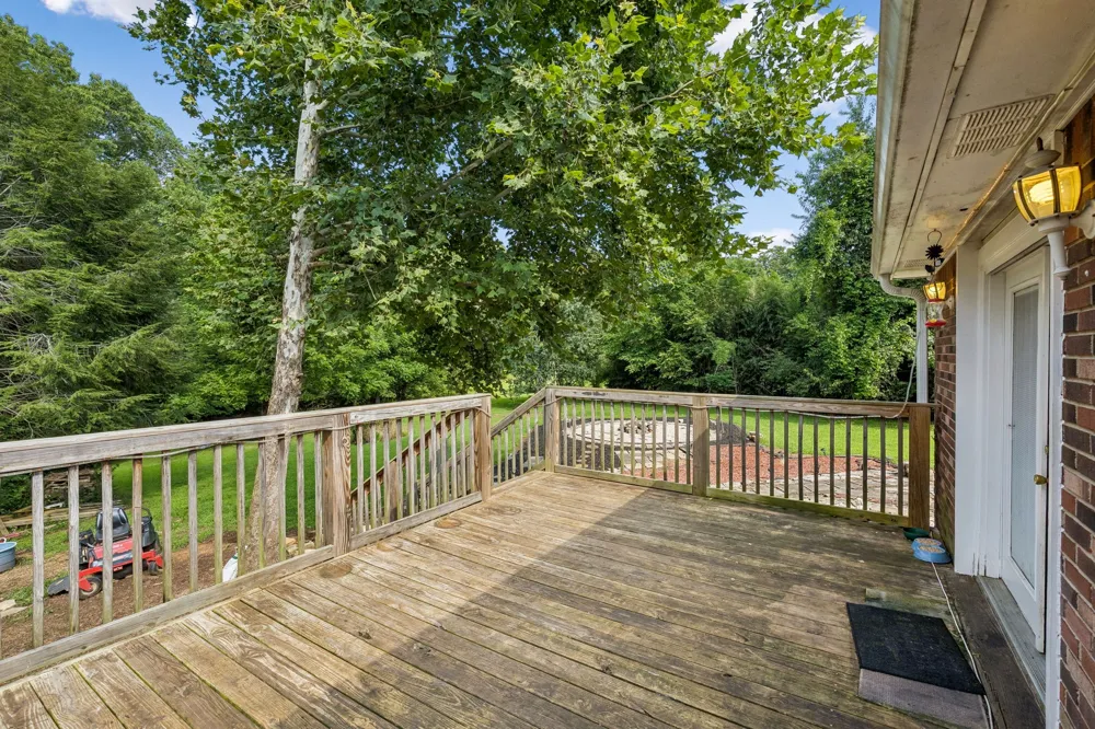 2009 Wolfe Rd White Bluff, TN 37187