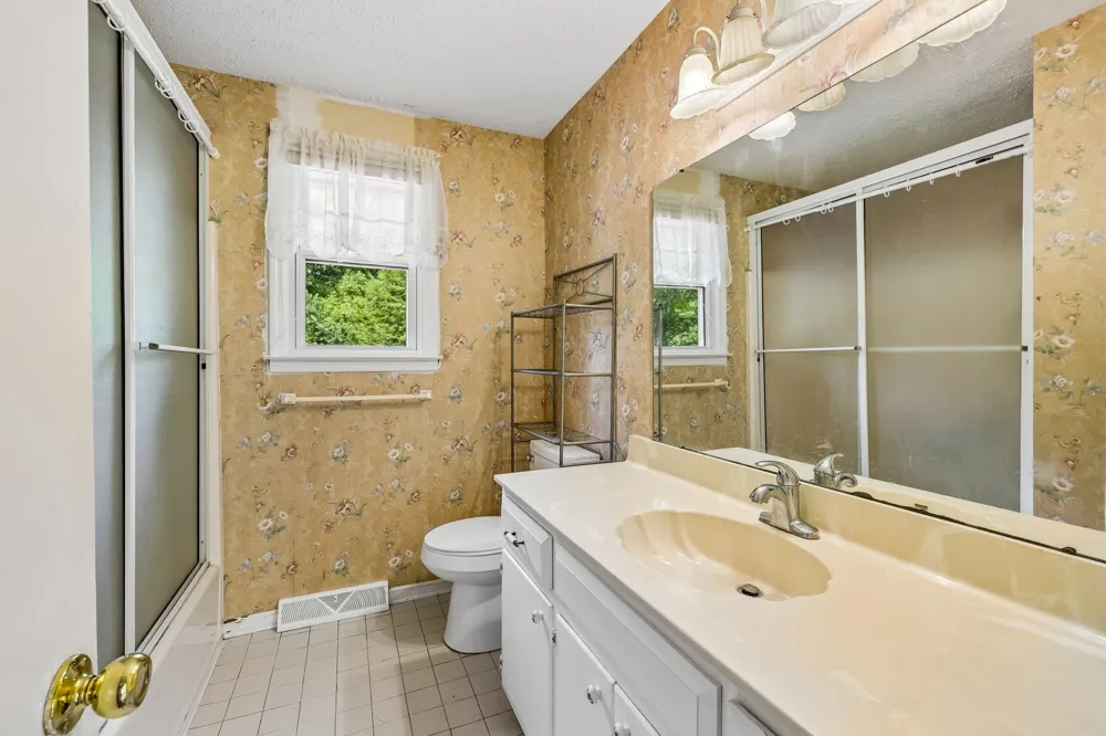 2009 Wolfe Rd White Bluff, TN 37187