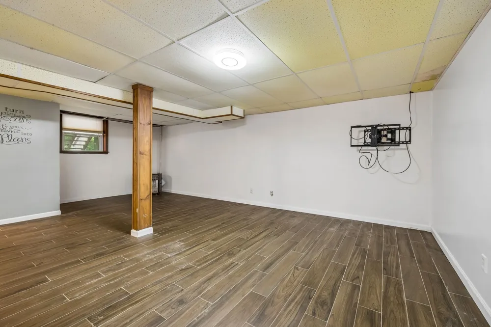 2009 Wolfe Rd White Bluff, TN 37187