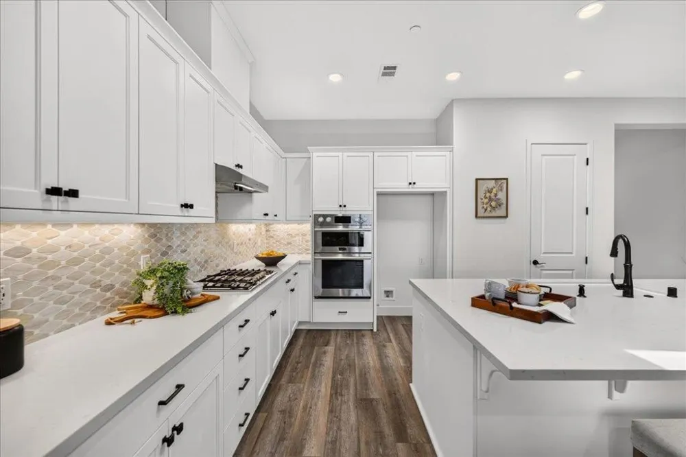 2006 Red Oak Drive Hollister, CA 95023