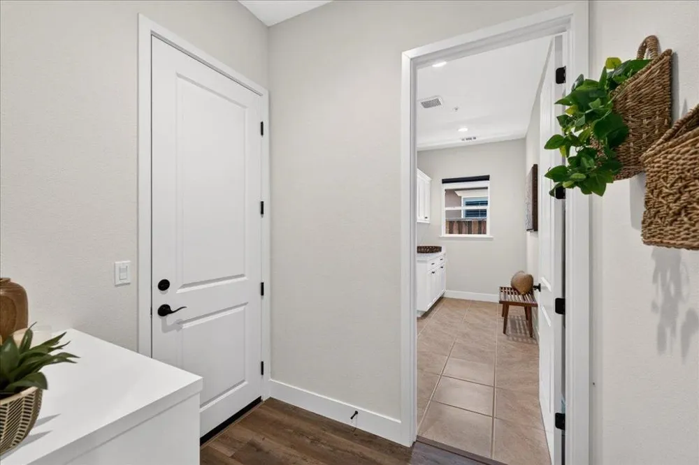 2006 Red Oak Drive Hollister, CA 95023