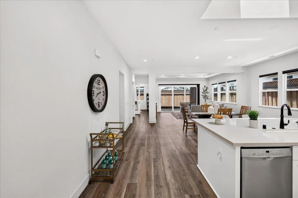 2006 Red Oak Drive Hollister, CA 95023
