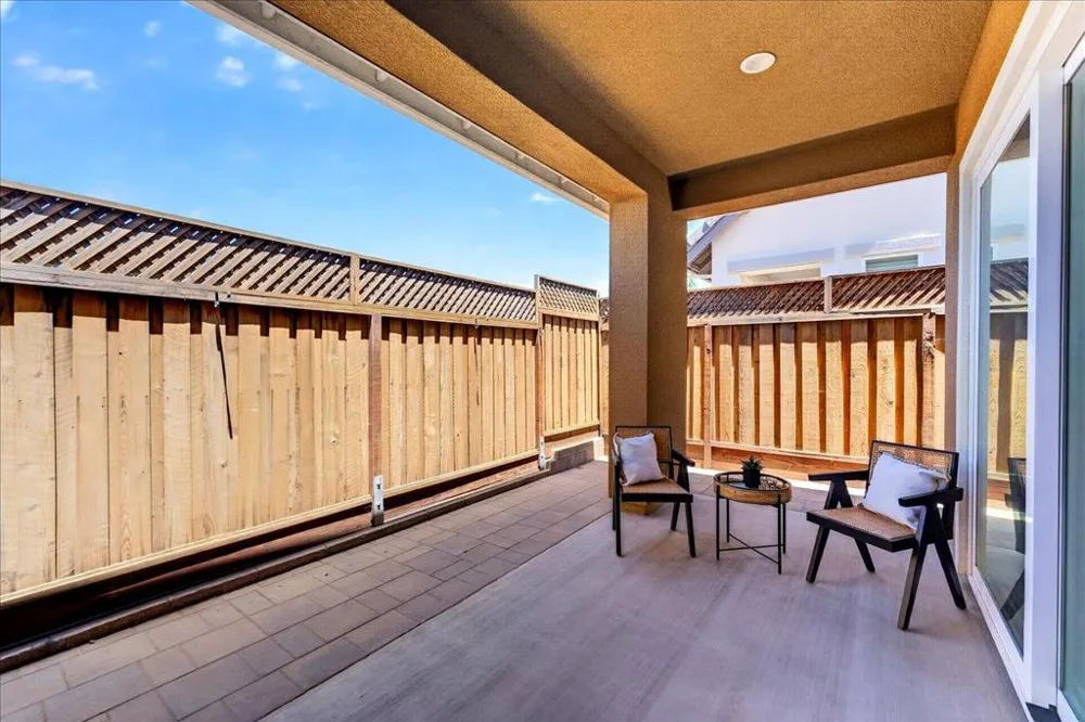 2006 Red Oak Drive Hollister, CA 95023