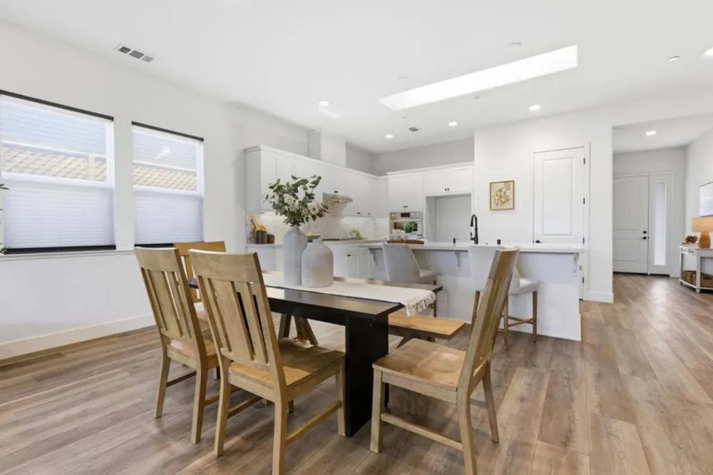 2006 Red Oak Drive Hollister, CA 95023
