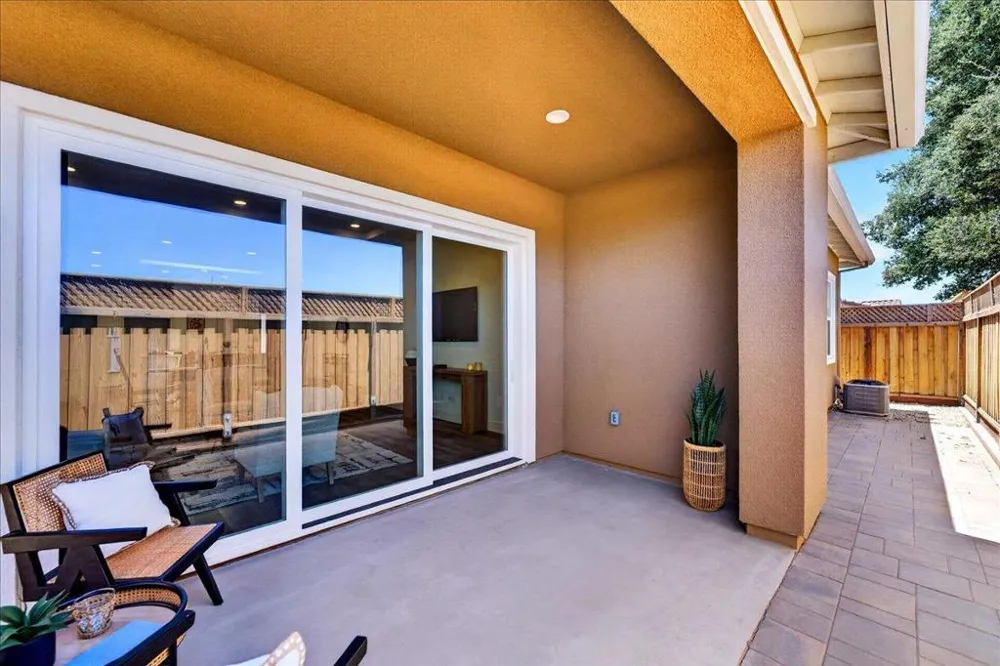 2006 Red Oak Drive Hollister, CA 95023
