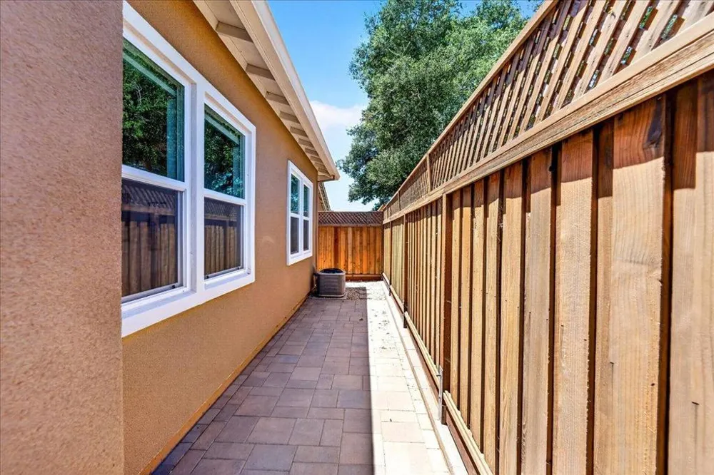 2006 Red Oak Drive Hollister, CA 95023
