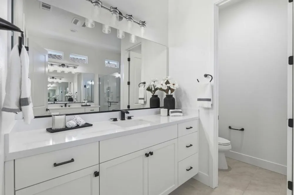 2006 Red Oak Drive Hollister, CA 95023