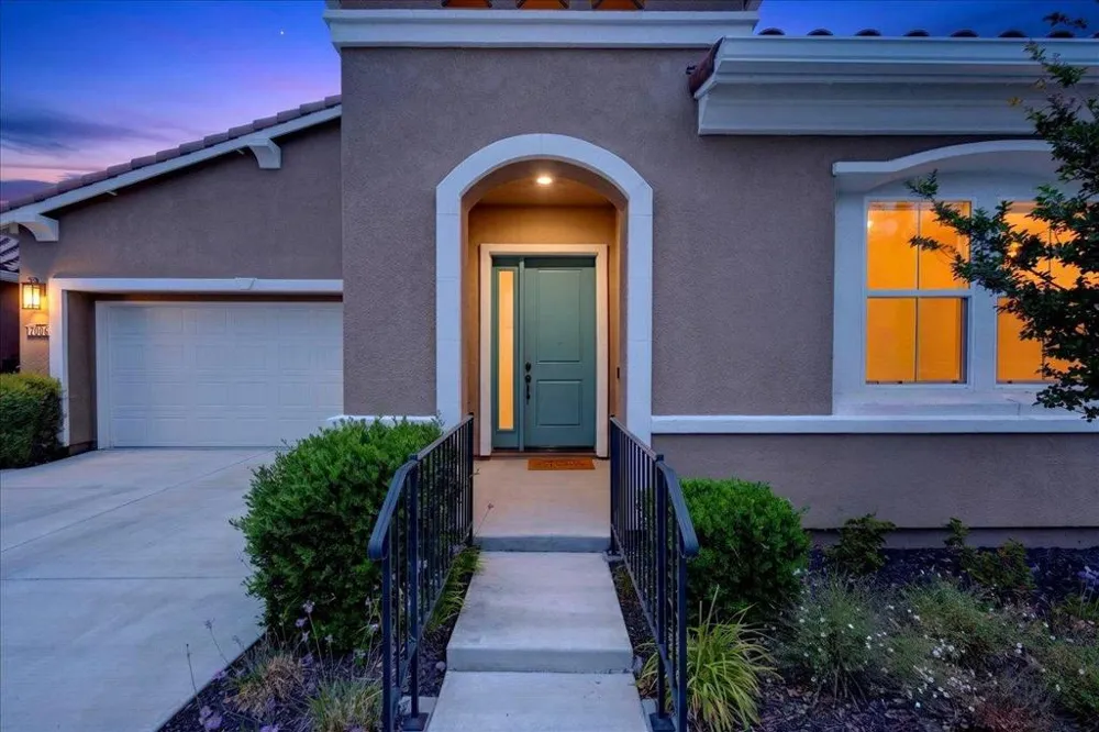 2006 Red Oak Drive Hollister, CA 95023