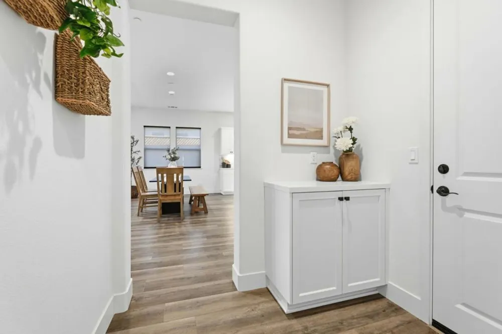 2006 Red Oak Drive Hollister, CA 95023