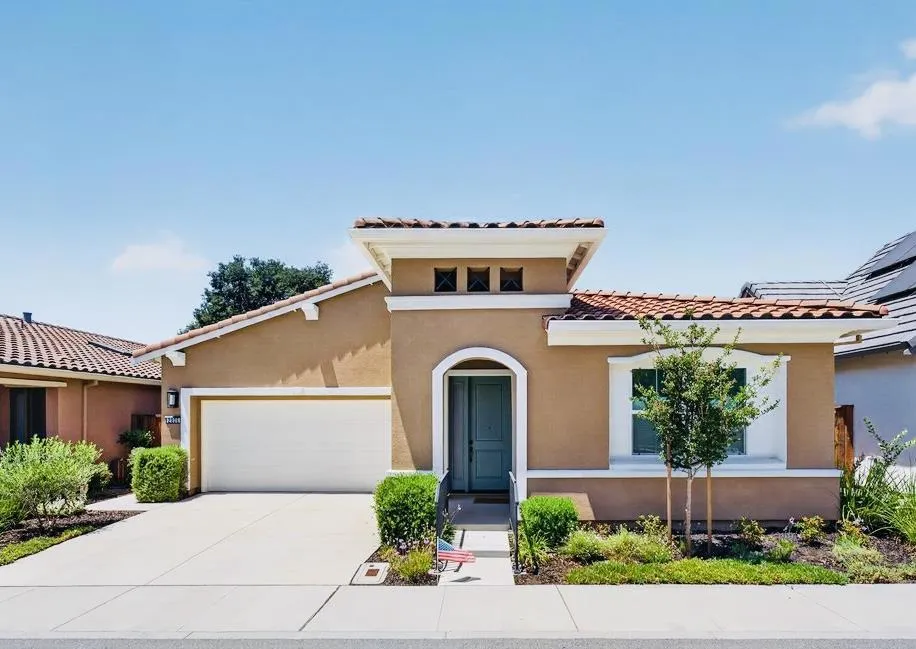 2006 Red Oak Drive Hollister, CA 95023