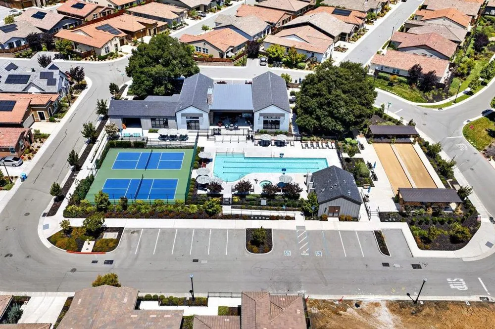 2006 Red Oak Drive Hollister, CA 95023