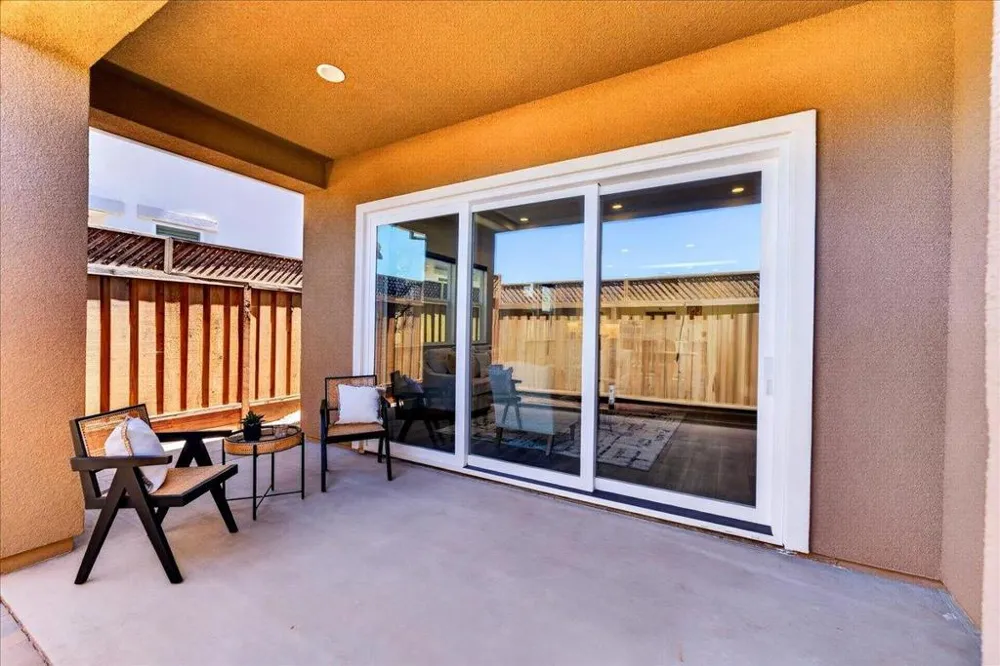2006 Red Oak Drive Hollister, CA 95023