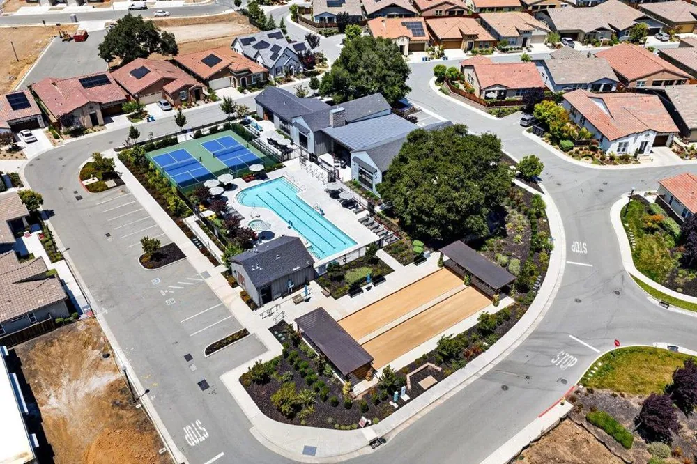 2006 Red Oak Drive Hollister, CA 95023