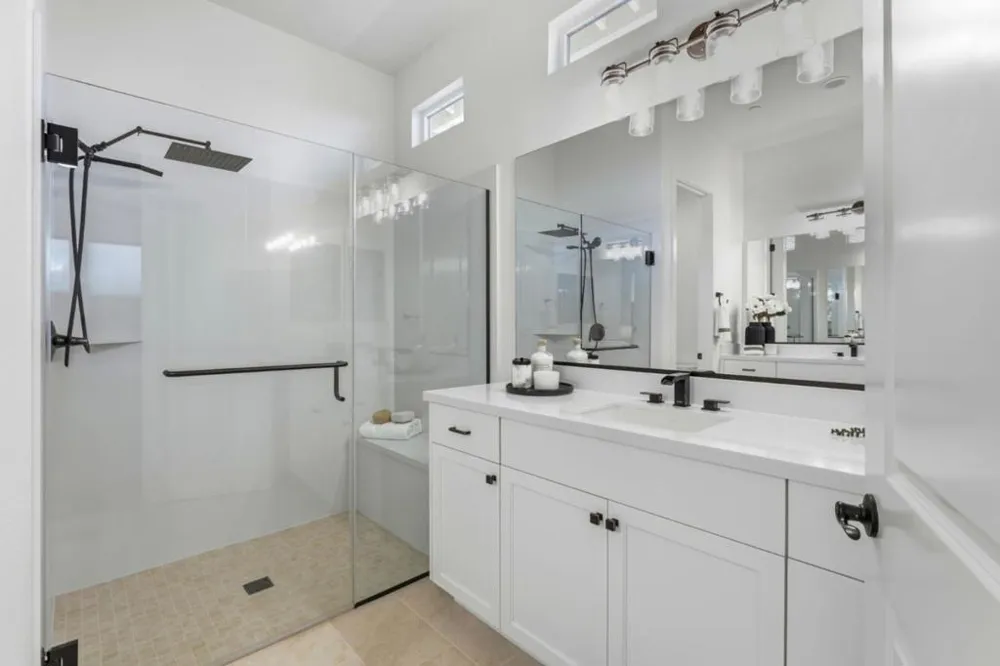2006 Red Oak Drive Hollister, CA 95023
