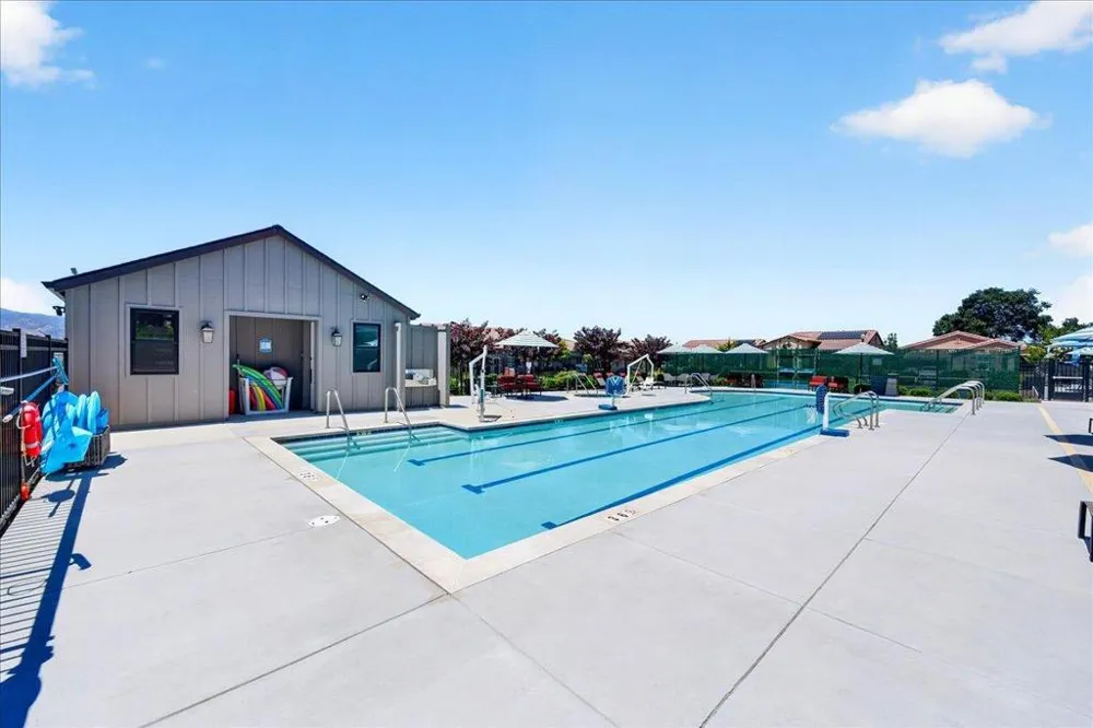2006 Red Oak Drive Hollister, CA 95023