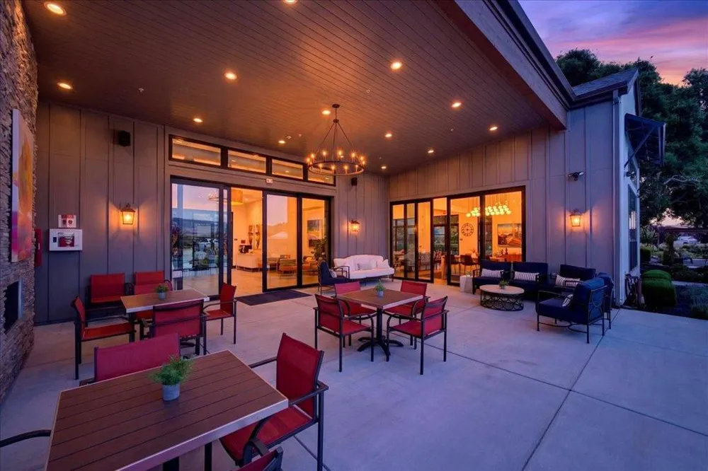 2006 Red Oak Drive Hollister, CA 95023